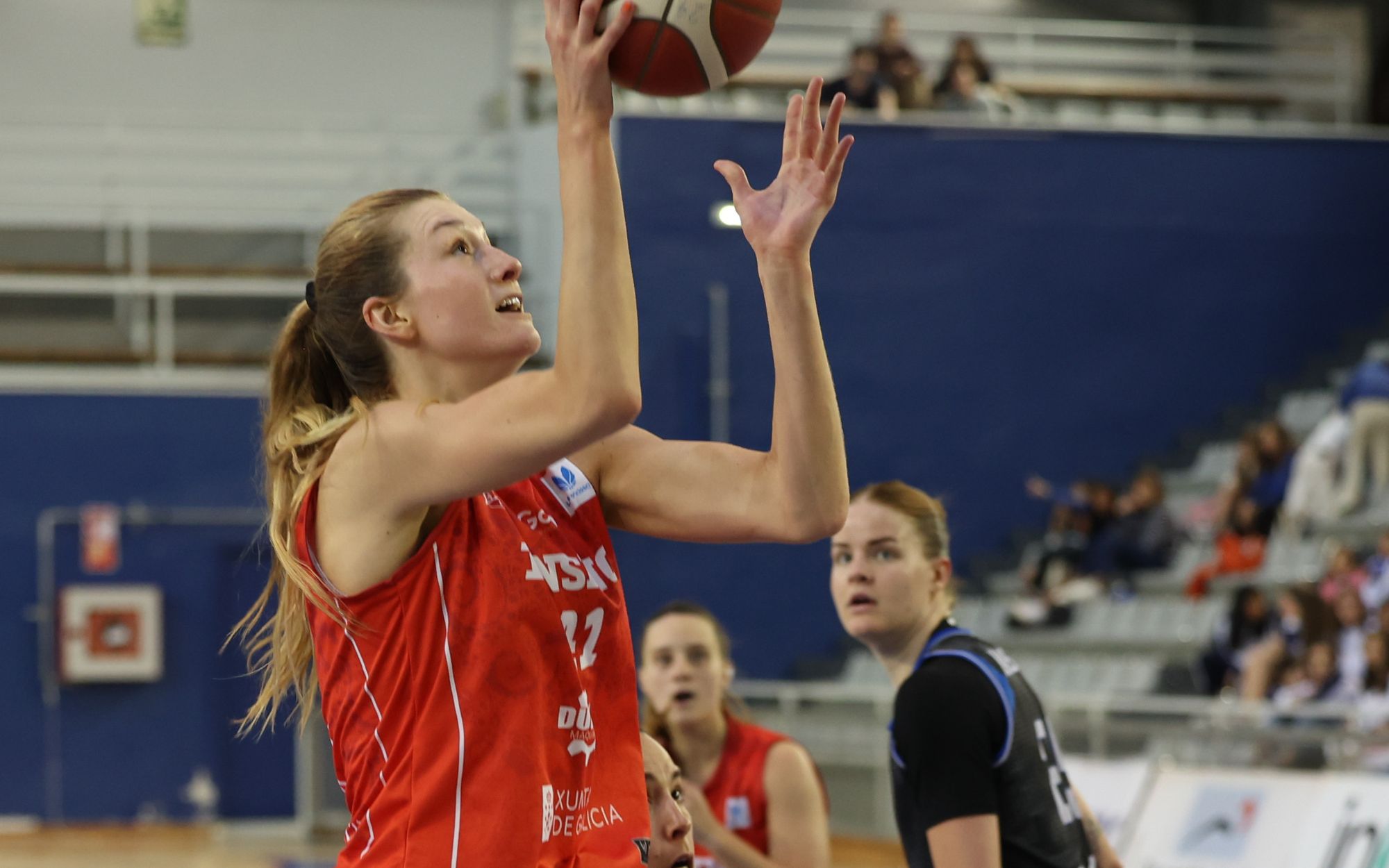 Lydia Giomi playing professional basketball in spain